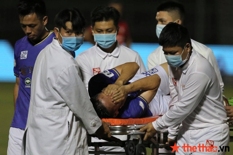 Đỗ Hùng Dũng đã có thể chống nạng đi lại sau phẫu thuật - Ảnh 4