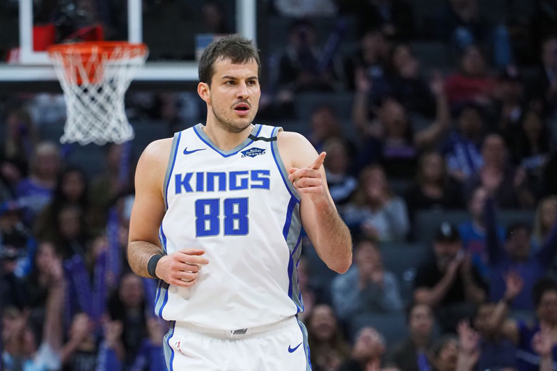 Những thương vụ đáng chú ý của NBA ở ngày cuối thị trường chuyển nhượng - Ảnh 1