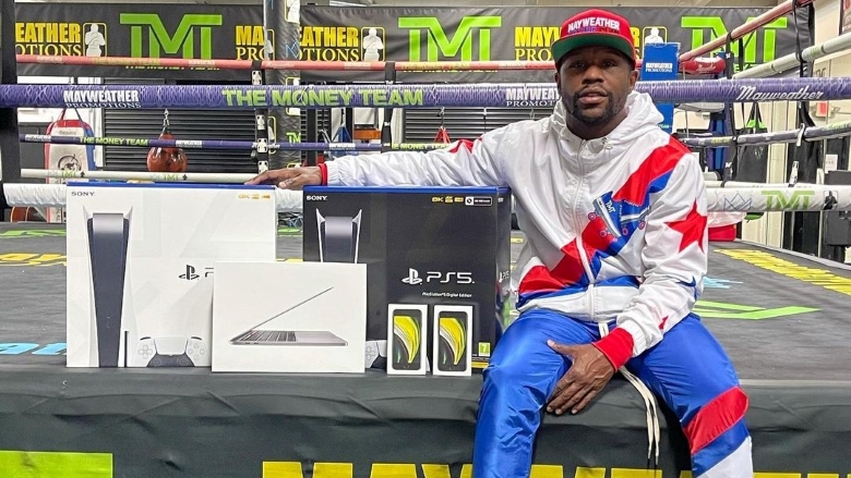 Floyd Mayweather mở giveaway máy PS5 - Ảnh 1