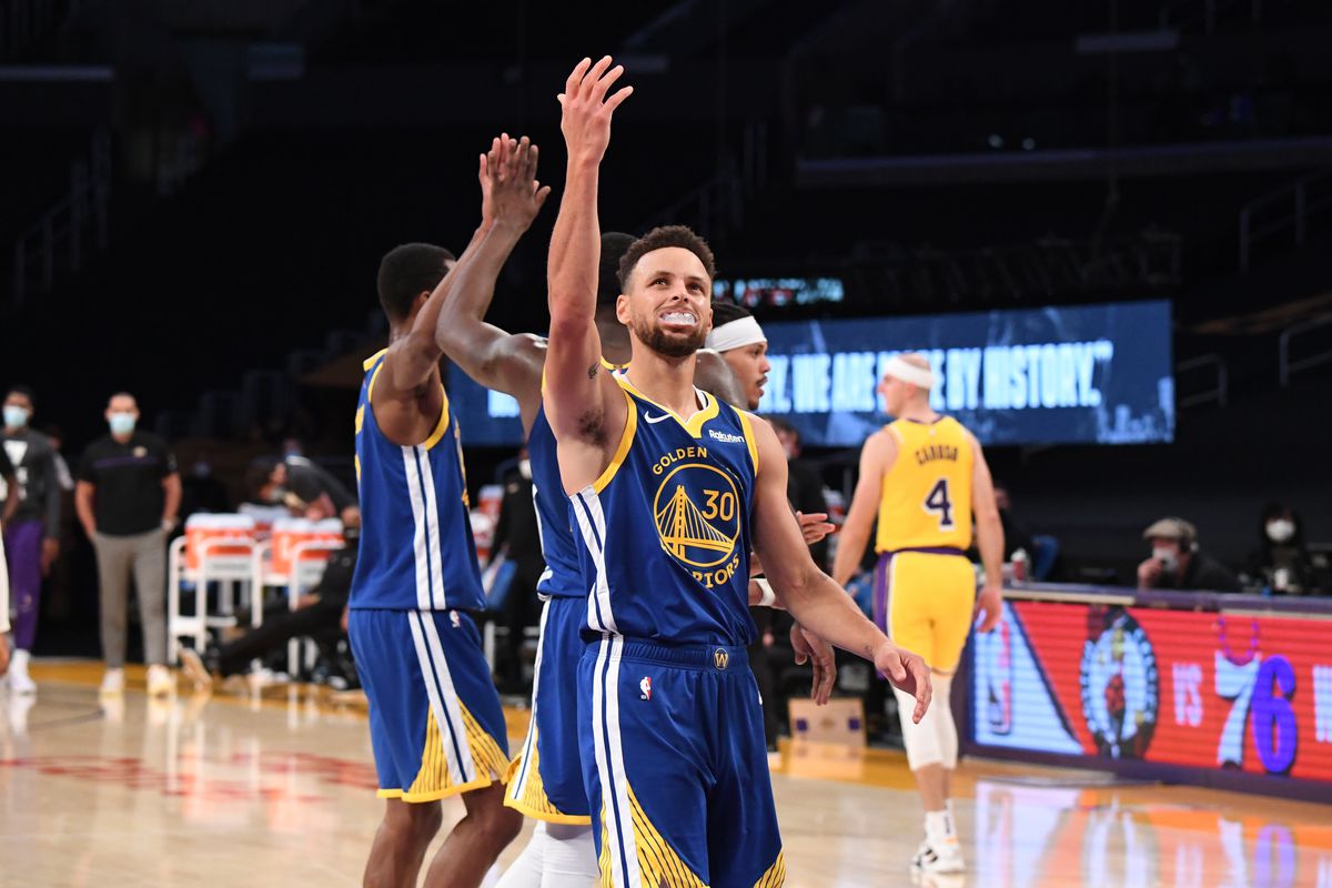 Golden State Warriors trở thành CLB giàu có nhất NBA - Ảnh 1