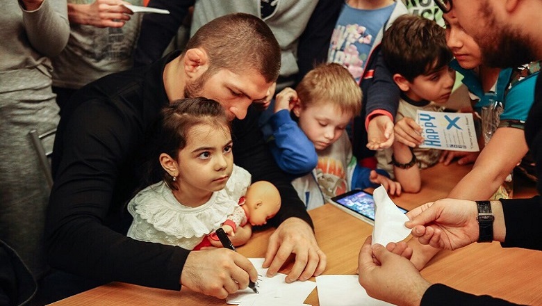 Khabib Nurmagomedov đã thực hiện những hoạt động từ thiện nào? 1 Khabib Nurmagomedov đã thực hiện những hoạt động từ thiện nào? - Ảnh 1