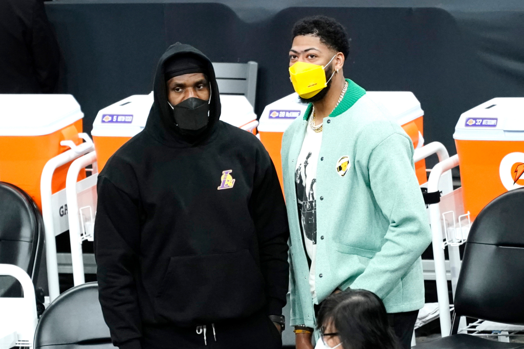 Viện binh sắp trở lại giải cứu Los Angeles Lakers - Ảnh 1