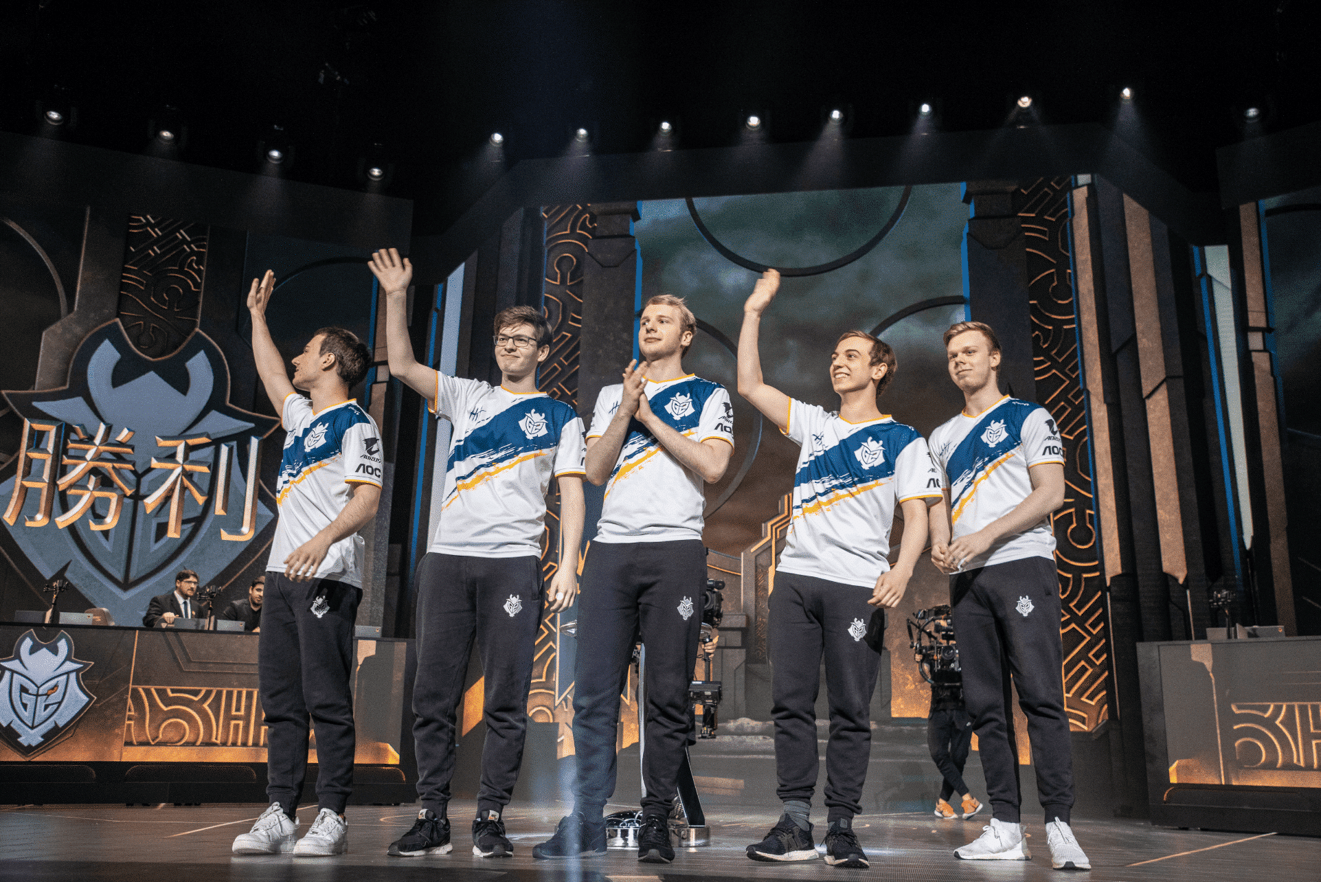 Núi lửa phun trào gần địa điểm tổ chức MSI 2021 - Ảnh 2