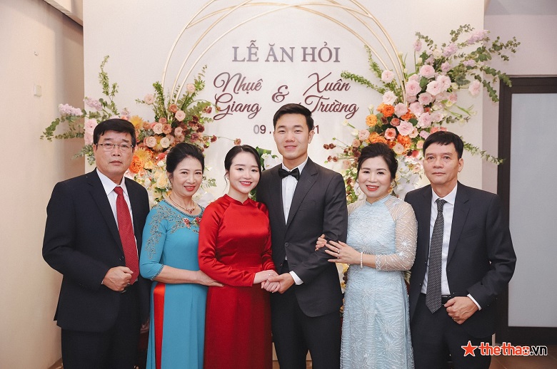 Hé lộ những khoảnh khắc hạnh phúc trong lễ ăn hỏi của Xuân Trường - Nhuệ Giang - Ảnh 4