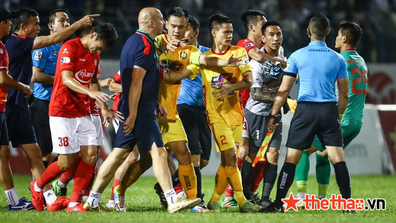 Không thỏa mãn với án phạt của VFF, trợ lý trọng tài Nguyên Thành muốn kiện Thanh Thắng - Ảnh 2