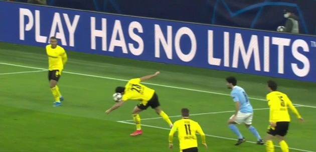 Thua ngược Man City, HLV Dortmund chỉ trích trọng tài - Ảnh 1
