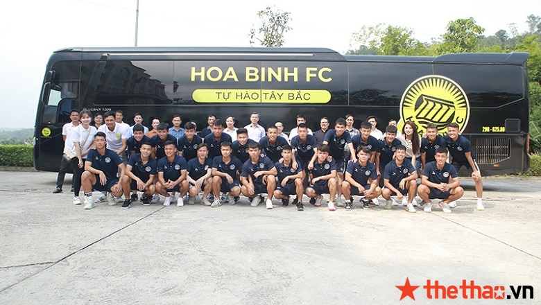 Đội bóng mới thành lập Hòa Binh FC nằm ở bảng A