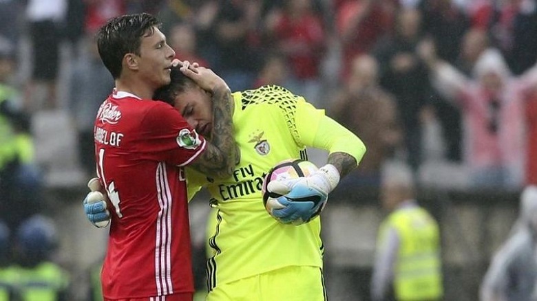 Lindelof và Ederson là những thương vụ chuyển nhượng đều có bàn tay của Tiago Pinto
