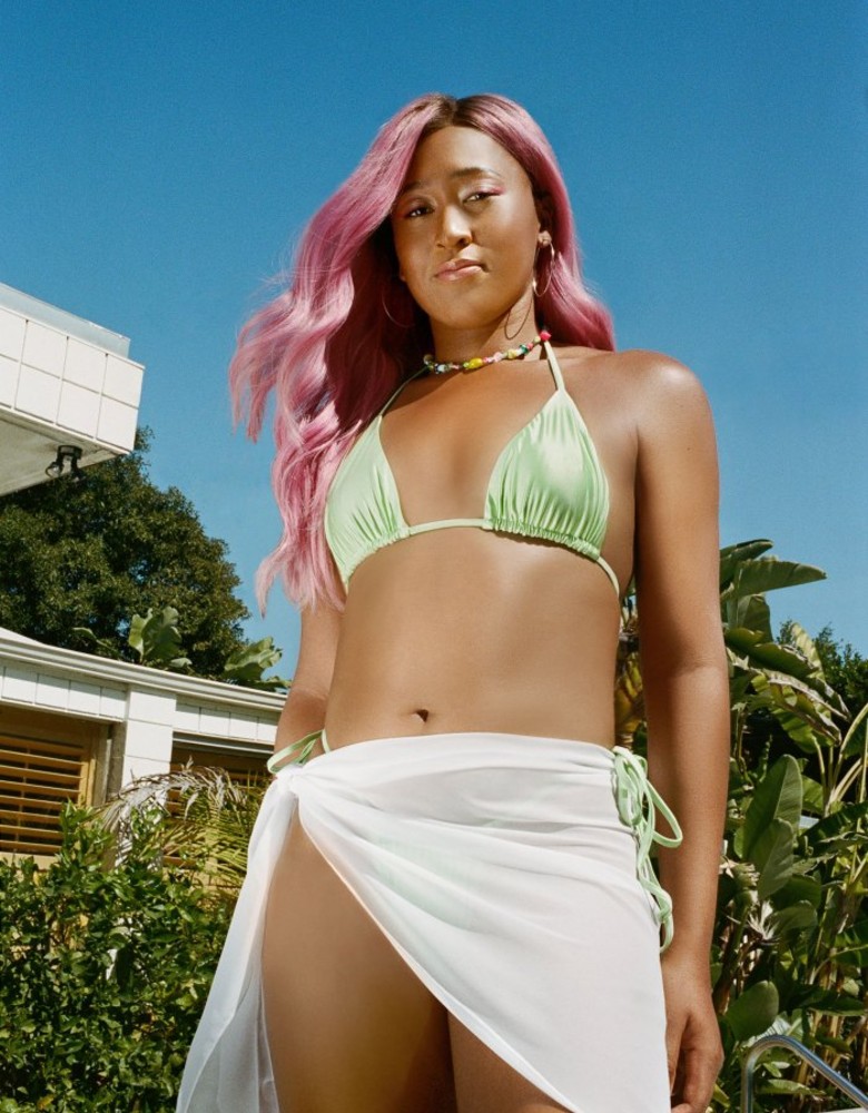 Naomi Osaka lại ‘tấn công’ ngành thời trang, tự tin khoe dáng trong BST bikini nóng bỏng - Ảnh 1