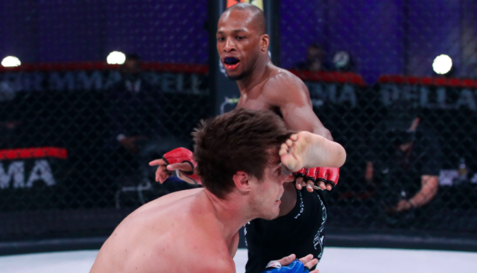 Michael Venom Page đá dập mũi Derek Anderson tại Bellator 258 - Ảnh 1