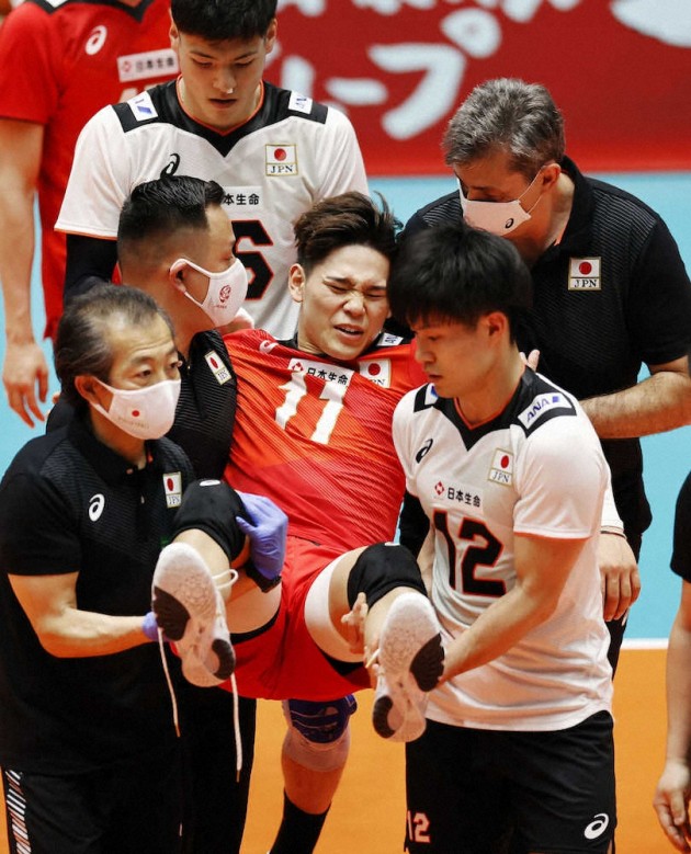 Trụ cột tuyển bóng chuyền Nhật Bản chấn thương nặng, nguy cơ lỡ  - Ảnh 2