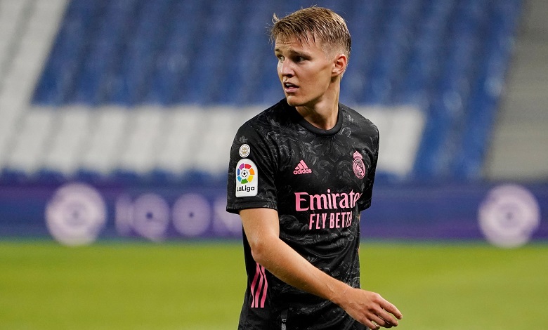 Tin chuyển nhượng 4/6: Arsenal chia tay 4 cầu thủ, Koeman gia hạn với Barcelona - Ảnh 1