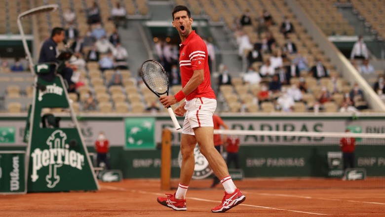 Djokovic trợn mắt, hú hét, đá biển quảng cáo vì lỡ match-point - Ảnh 2