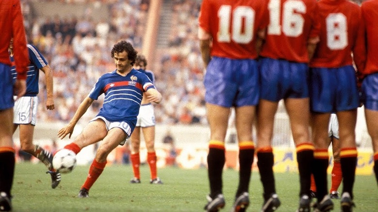 10 khoảnh khắc điên rồ nhất lịch sử EURO: Kiệt tác volley của Van Basten - Ảnh 3