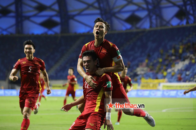 Video bàn thắng Việt Nam vs Malaysia: Tiến Linh, Ngọc Hải lập công - Ảnh 4