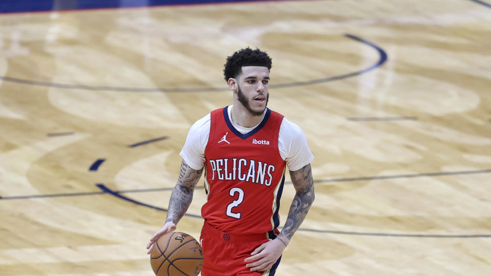Lonzo Ball tính về lại Lakers theo tiếng gọi của LeBron James - Ảnh 1