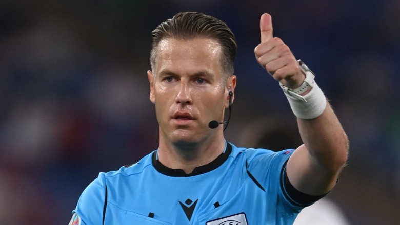 Trọng tài bắt trận Anh vs Đan Mạch: UEFA lại có hành động bất thường - Ảnh 1