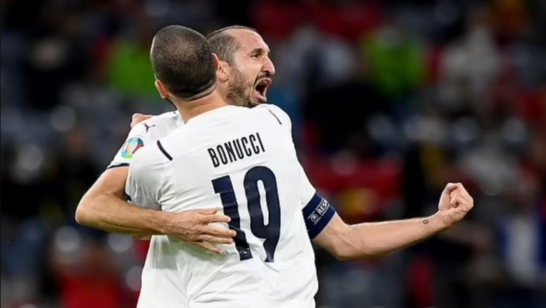 Mancini: Có bịt mắt Chiellini và Bonucci, họ vẫn đá ăn ý XU HƯỚNG 24/7 - TIN TỨC 24H mancini co bit mat chiellini va bonucci ho van da an y 19677 Mancini: Có bịt mắt Chiellini và Bonucci, họ vẫn đá ăn ý - Ảnh 1