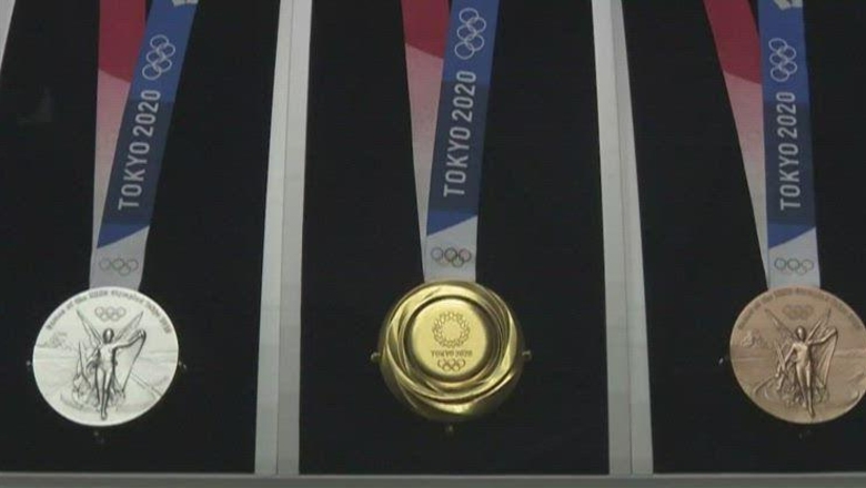 Olympic Tokyo 2021 bỏ nghi thức trao huy chương, VĐV phải tự đeo - Ảnh 1