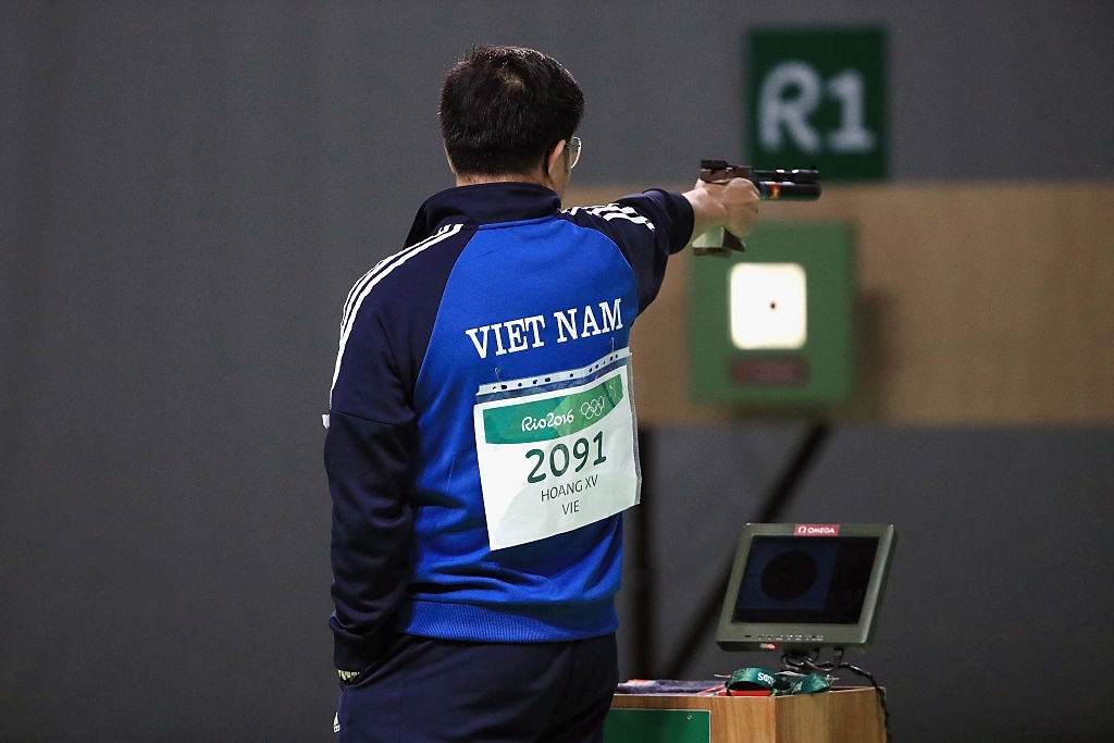 Bắn súng Olympic: Hành trình phi thường của Hoàng Xuân Vinh, nhà vô địch 'đi xe buýt' khiến thế giới ngả mũ - Ảnh 2