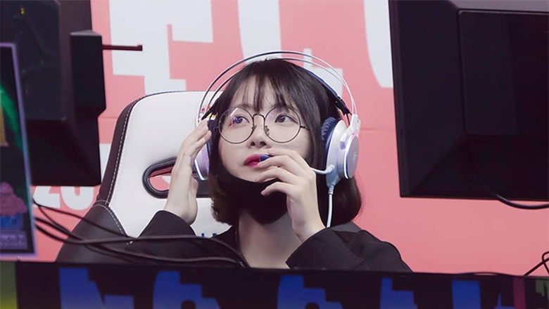 LMHT: T1 trừ nửa lương streamer Jisoo vì cổ vũ cho đối thủ - Ảnh 1