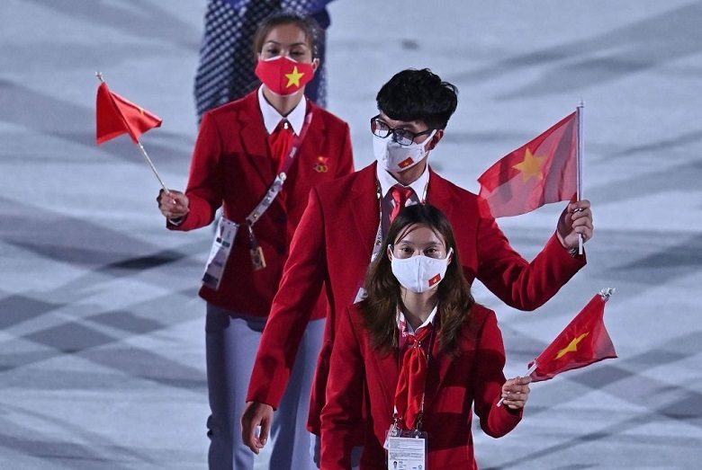 Nguyễn Huy Hoàng, Quách Thị Lan giương cao lá cờ Việt Nam trong lễ khai mạc Olympic Tokyo 2021 - Ảnh 5
