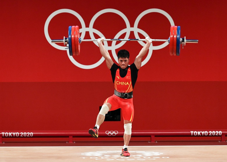 Đô cử Trung Quốc nâng tạ 1 chân vẫn phá kỷ lục Olympic - Ảnh 1