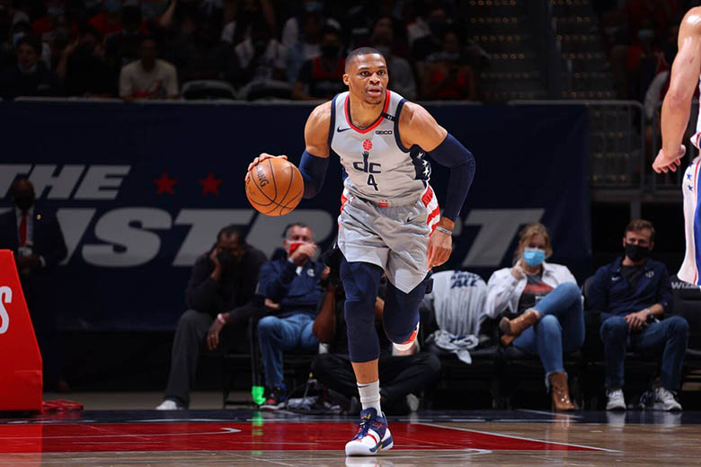 LA Lakers đang rất gần với Russell Westbrook - Ảnh 1