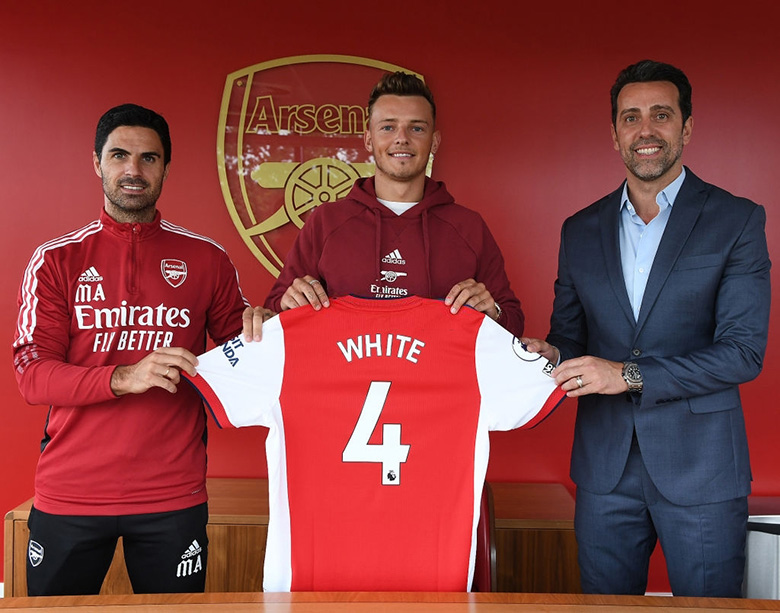 Arsenal chính thức ra mắt bản hợp đồng 50 triệu bảng Ben White - Ảnh 1
