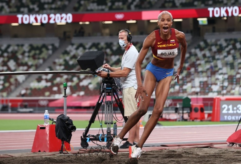 Điền kinh Olympic 2021: VĐV Venezuela phá kỷ lục thế giới nhảy 3 bước nữ đã tồn tại 26 năm - Ảnh 1