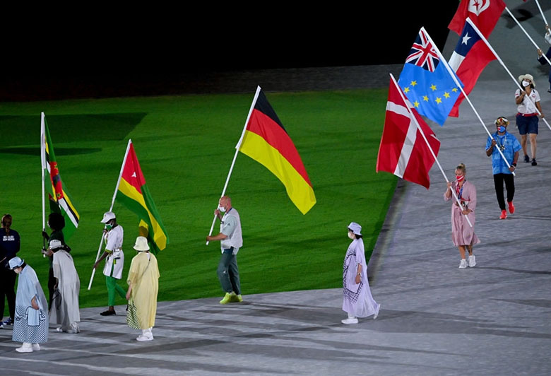 Chùm ảnh lễ bế mạc Olympic Tokyo 2021: Ấm cúng nhưng vẫn rực rỡ sắc màu - Ảnh 3