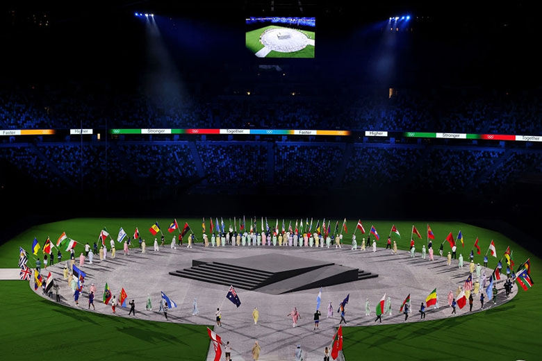 Chùm ảnh lễ bế mạc Olympic Tokyo 2021: Ấm cúng nhưng vẫn rực rỡ sắc màu - Ảnh 11