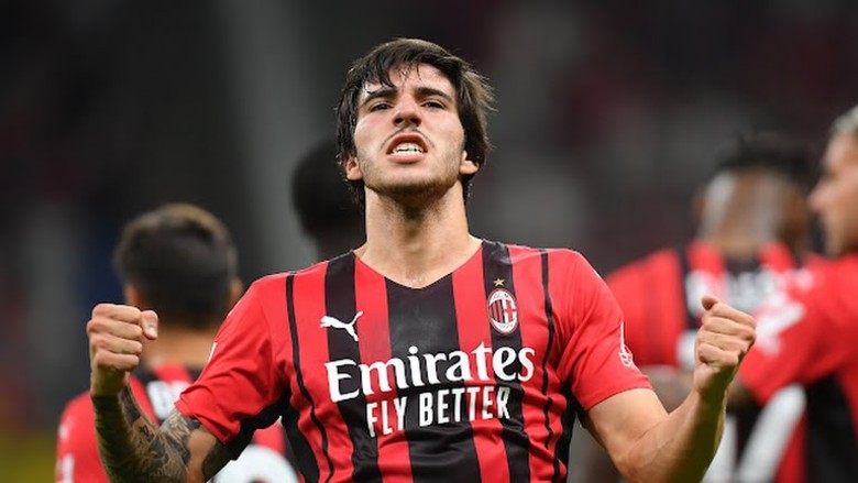 Video AC Milan vs Cagliari: Giroud lập cú đúp, Rossoneri kết liễu đối thủ ngay trong hiệp một - Ảnh 1