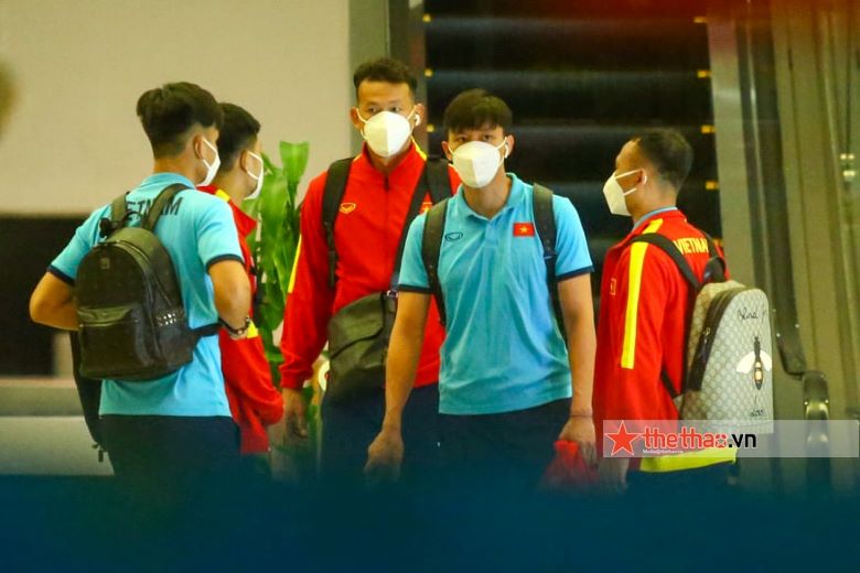 ĐT Việt Nam đặt chân về nước, sẵn sàng nghênh chiến Australia - Ảnh 4