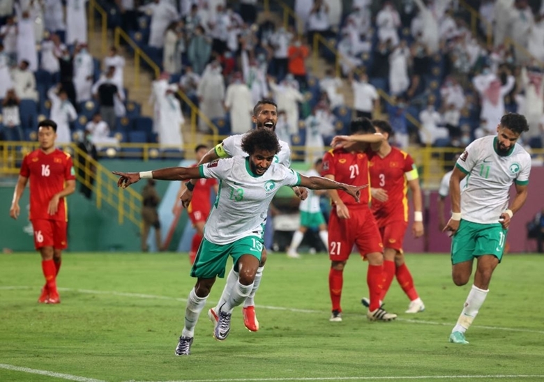 Truyền thông Saudi Arabia: Tuyển Việt Nam bị 'nuốt chửng', thẻ đỏ của Duy Mạnh là bước ngoặt của trận đấu - Ảnh 1
