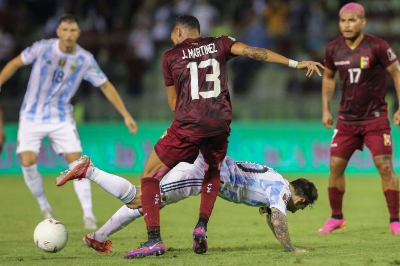 Video bàn thắng Venezuela vs Argentina: Messi tịt ngòi, đội khách giành chiến thắng trong thế hơn người - Ảnh 2