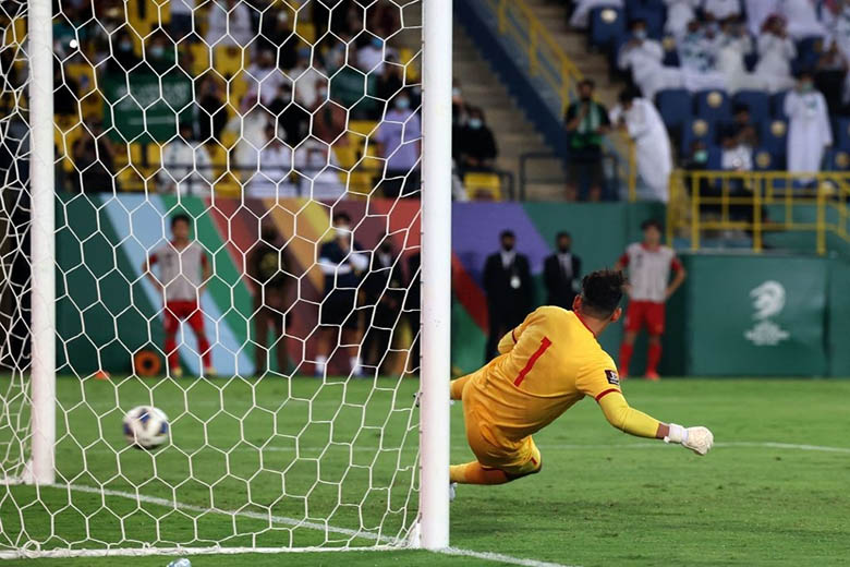 Việt Nam bị thổi phạt đền nhiều nhất trong 12 đội tuyển ở vòng loại World Cup - Ảnh 2