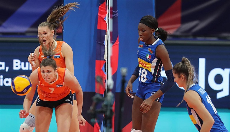 Bán kết Giải bóng chuyền nữ vô địch châu Âu 2021: Thổ Nhĩ Kỳ lại ôm hận trước Serbia, Italia vượt ải Hà Lan - Ảnh 2