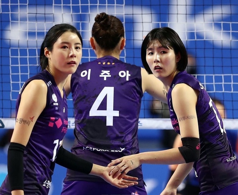 Liên đoàn bóng chuyền thế giới can thiệp, chị em nhà Lee có cơ hội được xuất ngoại thi đấu - Ảnh 1