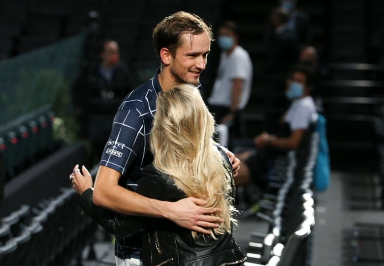 Ngắm dung nhan vợ Daniil Medvedev, đánh tennis không kém chồng - Ảnh 3