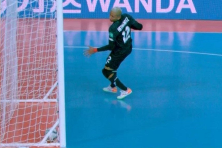 ĐT futsal Việt Nam mất bàn thắng ở World Cup vì 1 thanh sắt - Ảnh 1