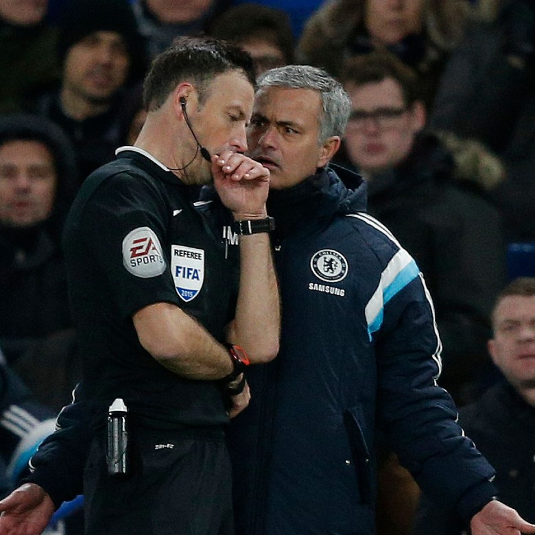 Trọng tài Mark Clattenburg: Tôi nghỉ sớm để không phải cãi nhau với mấy gã ngốc như Mourinho - Ảnh 1