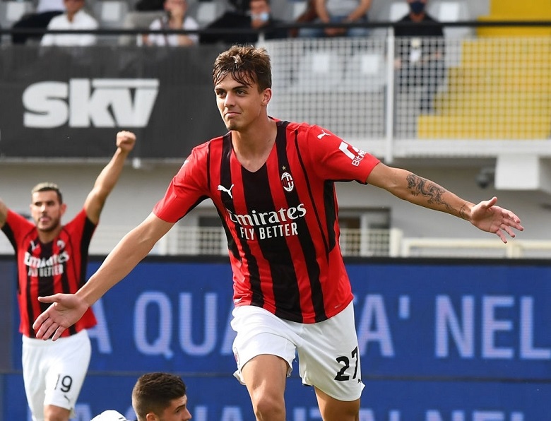 Truyền nhân đời thứ 3 nhà Maldini ghi bàn cho AC Milan ở Serie A - Ảnh 1