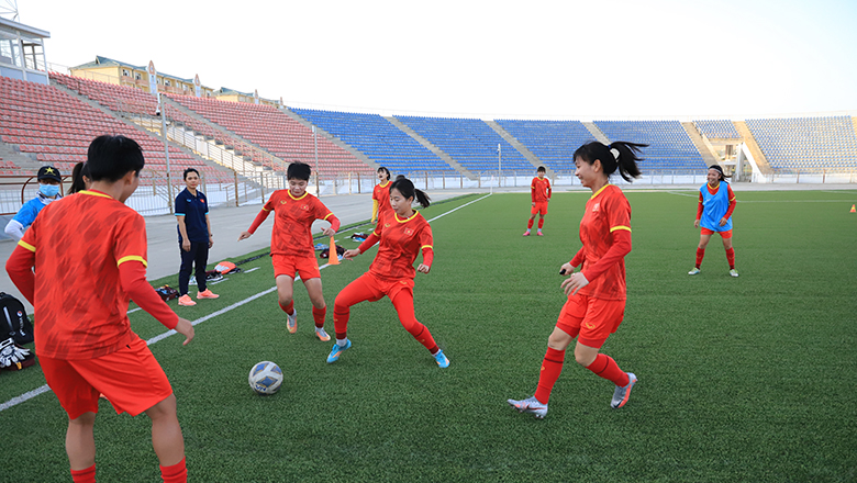 HLV Mai Đức Chung: ‘Đối thủ Tajikistan có tầm vong to lớn’ - Ảnh 1