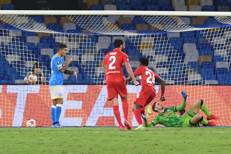 Video highlight Napoli vs Spartak Moscow: Chiếc thẻ đỏ tai hại - Ảnh 2