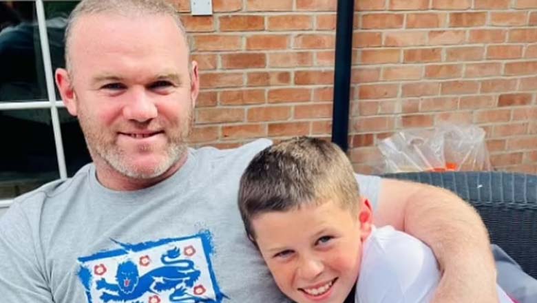 Con trai Rooney ghi 4 bàn nhưng U12 MU vẫn thua Liverpool