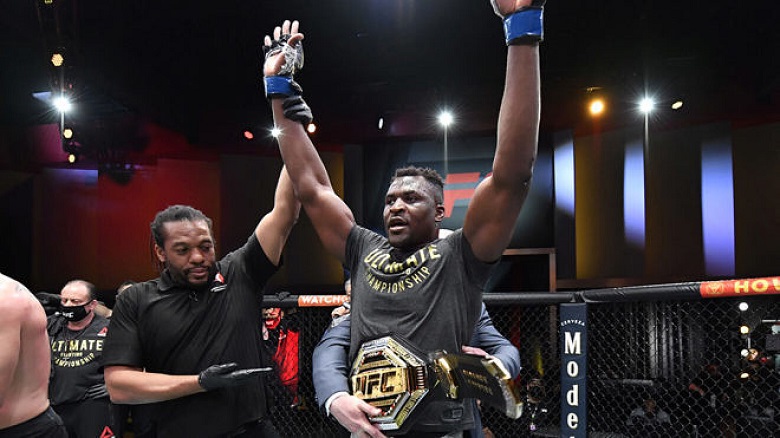 Francis Ngannou muốn chuyển sang đấu Boxing vì thiếu tiền - Ảnh 1