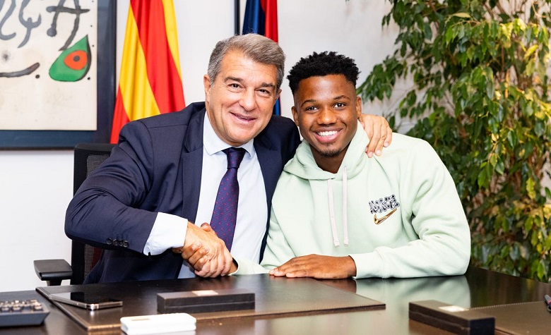 Barca trói chân ‘số 10 mới’ Ansu Fati với điều khoản giải phóng hợp đồng 1 tỷ euro - Ảnh 1