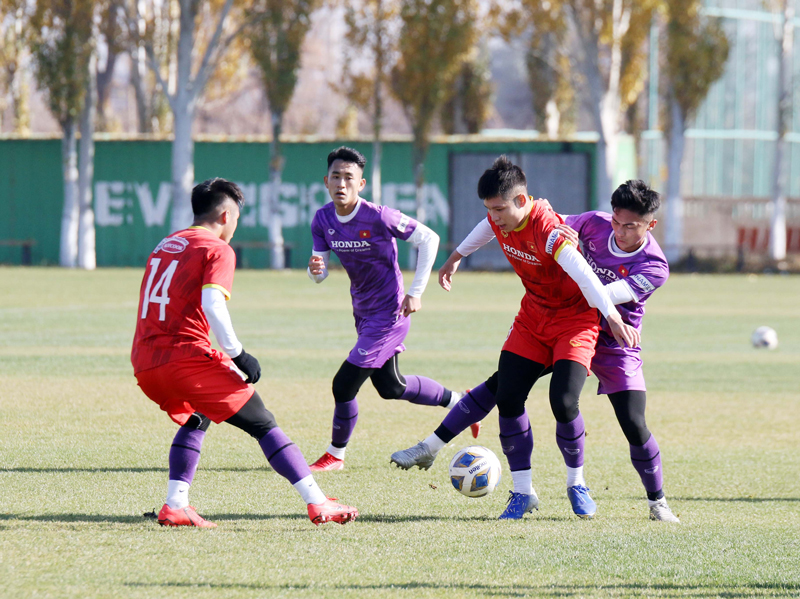 U23 Việt Nam tập nặng, chú trọng đấu tay đôi trước trận gặp Myanmar - Ảnh 5