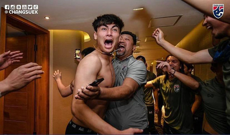 Thái Lan ăn mừng điên dại sau khi thoát 'cửa tử' ở vòng loại U23 châu Á 2022 - Ảnh 1